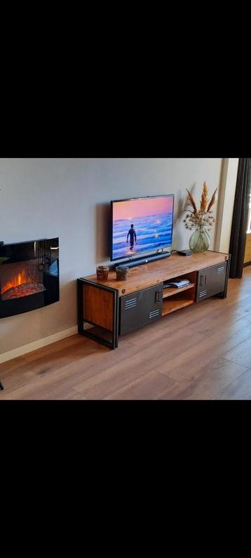 Mangohouten tv meubel beschikbaar voor biedingen