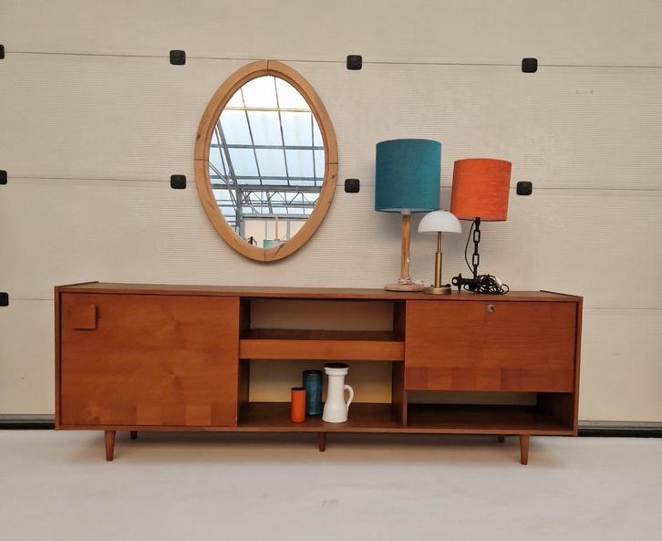 Vintage wandkast met een grote schuifdeur, 220cm, Huis en Inrichting, Kasten | Dressoirs, Gebruikt, 200 cm of meer, 25 tot 50 cm