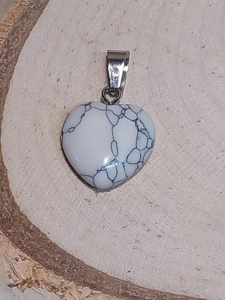 hangertje hartje howliet, Sieraden, Tassen en Uiterlijk, Kettinghangers, Nieuw, Steen of Mineraal, Overige kleuren, Hart, Ophalen of Verzenden