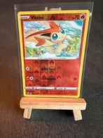 Victini reverse holo 007 /073 Pokémon Champions Path, Hobby en Vrije tijd, Verzamelkaartspellen | Pokémon, Ophalen of Verzenden