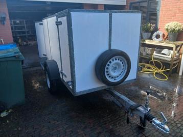 Gesloten aanhanger, geremd, nieuw houtwerk! beschikbaar voor biedingen