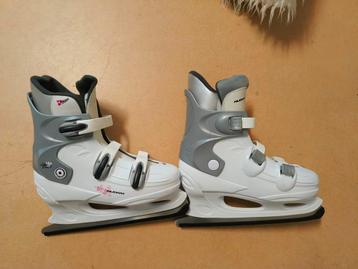Nijdam Kunstschaatsen Maat 42 (valt kleiner 39/40) beschikbaar voor biedingen