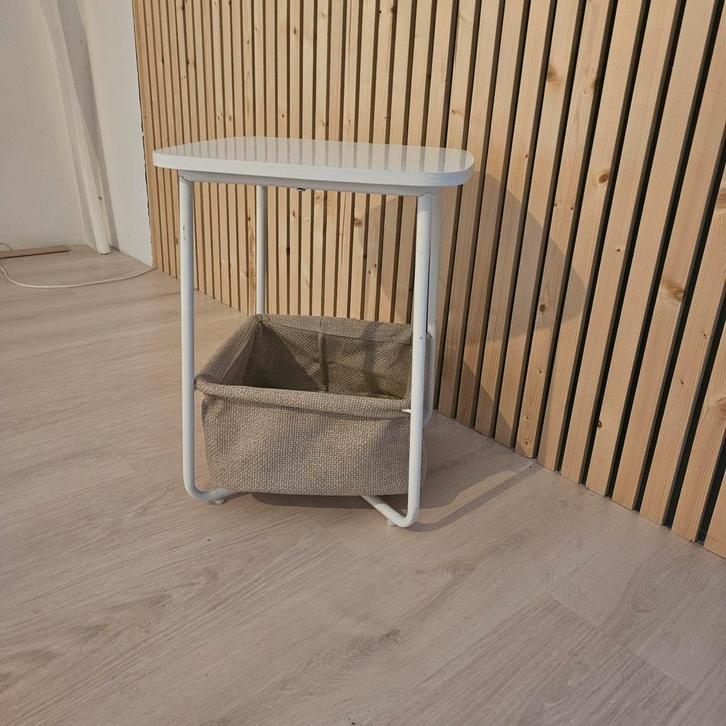 Leuke Bijzettafel met Opbergmand, Huis en Inrichting, Tafels | Bijzettafels, Gebruikt, Vierkant, Minder dan 45 cm, Minder dan 55 cm