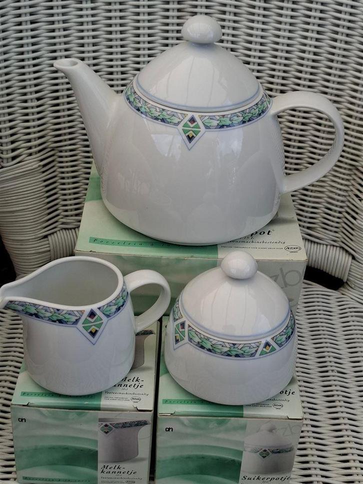 Arzberg theepot 1,15 liter, suikerpot 22cl, melkkan 20 cl, Huis en Inrichting, Keuken | Servies, Nieuw, Bord(en), Wedgwood, Aardewerk