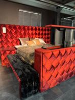 Luxe Boxspring met TV Lift zeer chique en uniek enigste !, Ophalen of Verzenden, 180 cm, 200 cm, Rood