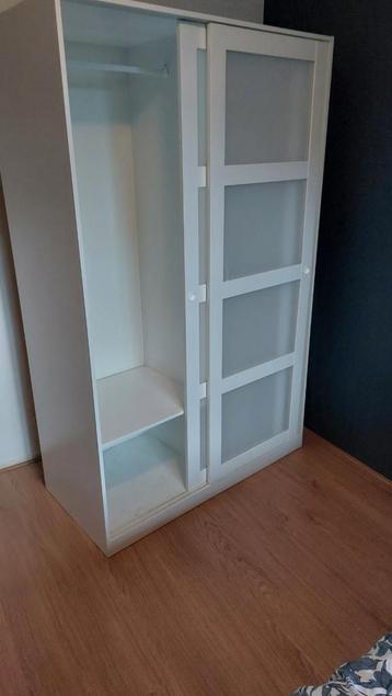 Ikea kast met schuifdeuren 