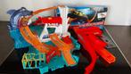 Hot Wheels. Koffer met haaienbaan + zgan springschans/landi, Ophalen, Hot Wheels, Handmatig, Racebaan