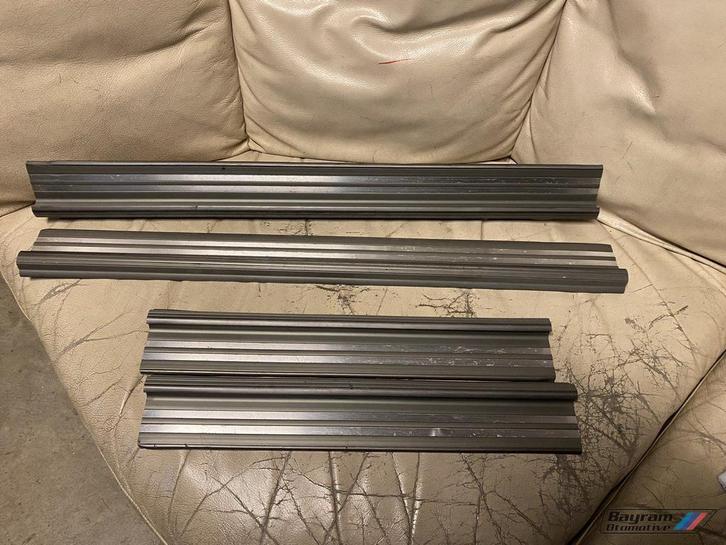 Bmw E28 instaplijsten set grijs dorpellijsten 5-serie, Auto-onderdelen, Carrosserie en Plaatwerk, BMW, Gebruikt, Ophalen of Verzenden