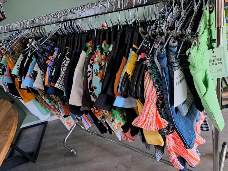 Grote partij kinderkleding jongens & meisjes, Kinderen en Baby's, Kinderkleding | Overige, Nieuw, Jongen of Meisje, Ophalen