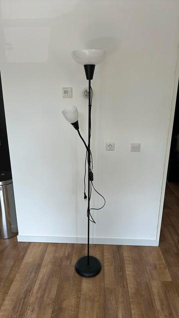 IKEA TÅGARP Staande lamp – uplight & leeslamp – zwart/wit beschikbaar voor biedingen
