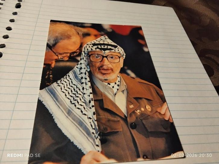 Foto van DARRIN ZAMMIT LUPI 1997Yasser Arafat ART UNLIMITED., Antiek en Kunst, Kunst | Tekeningen en Foto's, Ophalen of Verzenden