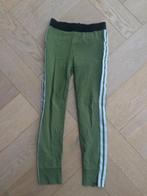 zgan groene legging met witte band van Z8 mt 122, Meisje, Ophalen of Verzenden, Broek, Zo goed als nieuw