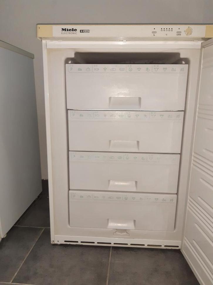 Miele vrieskast, Witgoed en Apparatuur, Vriezers en Diepvrieskisten, Zo goed als nieuw, Vrijstaand, Vrieskast, 85 tot 120 cm, 60 tot 90 cm