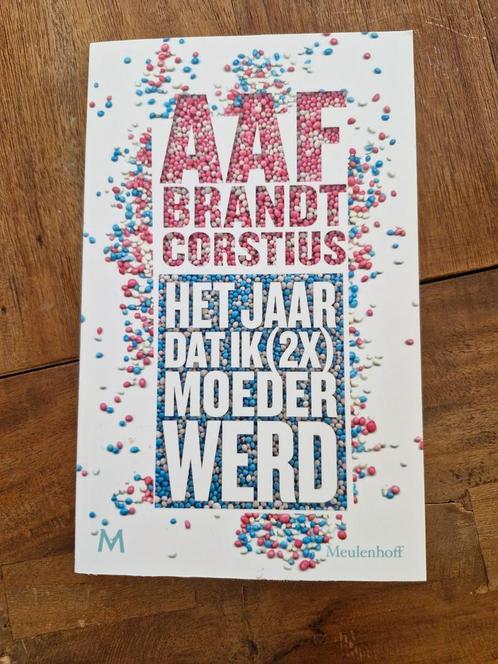 Aaf Brandt Corstius - Het jaar dat ik (2x) keer moeder werd, Boeken, Overige Boeken, Zo goed als nieuw, Ophalen of Verzenden