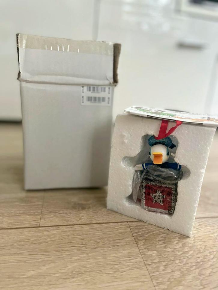 Disney vintage Donald Duck in speeldoosje kerst ornament, Verzamelen, Disney, Nieuw, Beeldje of Figuurtje, Donald Duck, Ophalen