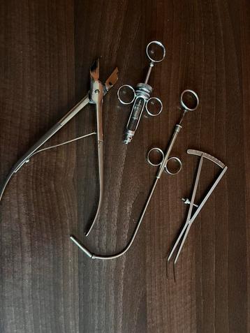 Vintage Medische Instrumenten Set beschikbaar voor biedingen
