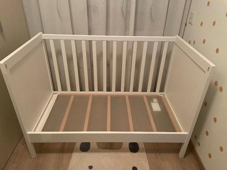 babybed IKEA Sundvik, Kinderen en Baby's, Babywiegjes en Ledikanten, Nieuw, Ledikant, Ophalen