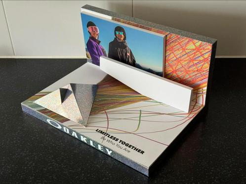 Oakley display Olympic Unity Collection vitrinekast vitrine, Sieraden, Tassen en Uiterlijk, Zonnebrillen en Brillen | Heren, Zo goed als nieuw