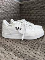 Adidas schoenen sneakers 42 wit, Ophalen of Verzenden, Zo goed als nieuw, Wit, Sneakers of Gympen