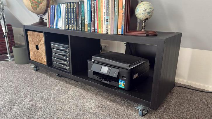 IKEA KALLAX kast - Zwartbruin, 3 vakken, Huis en Inrichting, Kasten | Boekenkasten, Gebruikt, 50 tot 100 cm, Minder dan 100 cm