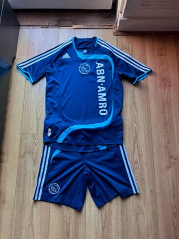 Voetbalsetje voetbalshirt voetbalbroekje ajax beschikbaar voor biedingen