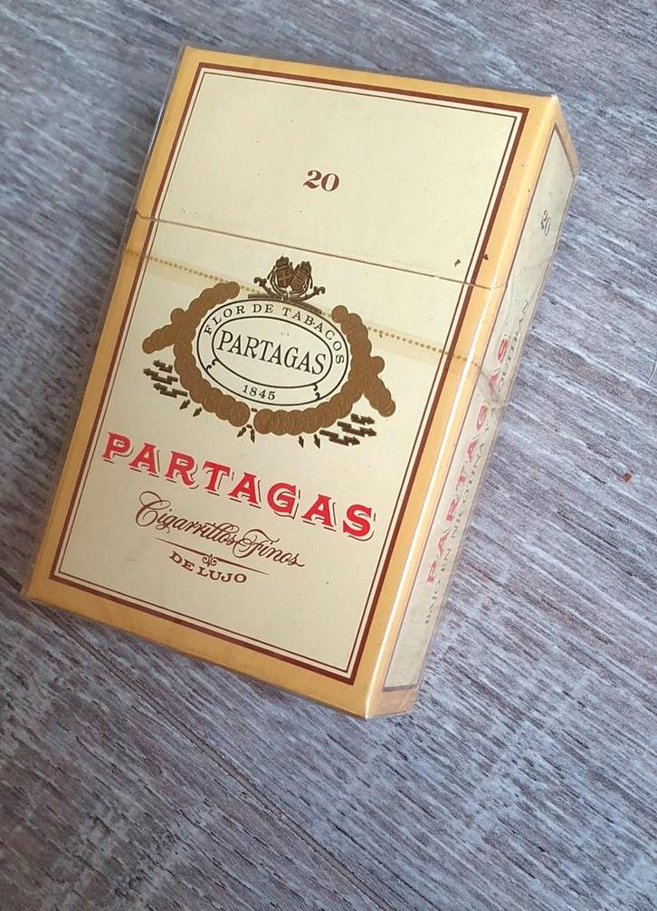 PARTAGAS - OUDE CUBAANSE SIGARETTEN, Verzamelen, Rookartikelen, Aanstekers en Luciferdoosjes, Zo goed als nieuw, Tabaksdoos of Verpakking