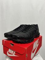 NIEUW IN DOOS! Maat 49,5 - Nike Air Max Plus Triple Black, Verzenden, Zwart, Nike, Nieuw