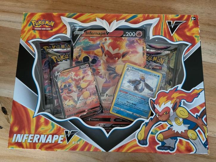 Pokemon Infernape V Box, Hobby en Vrije tijd, Verzamelkaartspellen | Pokémon, Nieuw, Ophalen of Verzenden