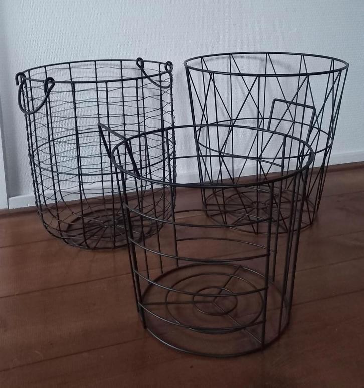 manden zwart metaal  metalen manden korf @DOC61, Huis en Inrichting, Woonaccessoires | Schalen en Manden, Nieuw, Mand, Rond, Overige materialen