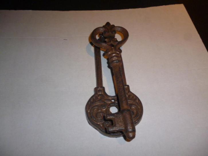 deurklopper in de vorm van een sleutel 18  x8 cm, Antiek en Kunst, Curiosa en Brocante, Ophalen of Verzenden