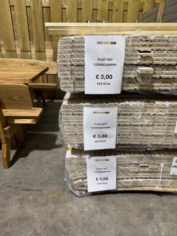 Plinten wit & zwart – vanaf €1,50 per lengte beschikbaar voor biedingen