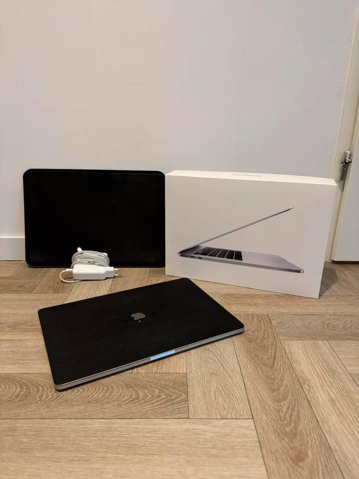 MacBook Pro 15' 2018 - i7 / 16GB / 512GB / AMD Radeon Pro, Computers en Software, Apple Macbooks, Zo goed als nieuw, MacBook Pro