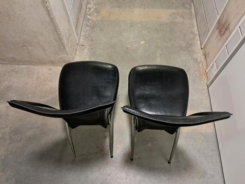 Twee zwarte leren eetkamerstoelen – modern design, Huis en Inrichting, Stoelen, Zo goed als nieuw, Twee, Leer, Zwart, Ophalen