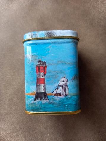 Mooi.blikje met schip en vuurtoren beschikbaar voor biedingen
