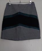 Zwart geruite rok, maat 34 XS, Stradivarius, Kleding | Dames, Rokken, Zwart, Ophalen of Verzenden, Zo goed als nieuw, Maat 34 (XS) of kleiner