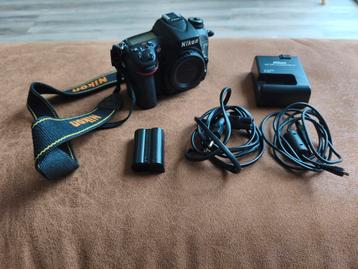 Nikon D7100 body slechts 13518 clicks met Sigma lens beschikbaar voor biedingen