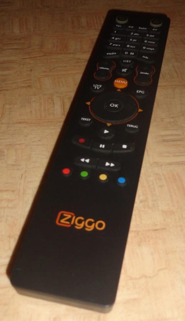 Ziggo universele afstandsbediening, Audio, Tv en Foto, Afstandsbedieningen, Zo goed als nieuw, Universeel, Ophalen of Verzenden