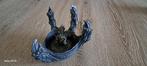 Te koop stenen draak klauw met kleine draak12 cm breed 12 cm, Ophalen of Verzenden