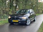 BMW 1-serie 116i Business+ | Stoelverwarming + Airco Nu €, Auto's, BMW, 1-Serie, Gebruikt, 4 cilinders, Zwart