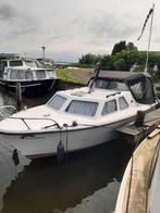 kajuitboot 6,40 lang en 2,40 breed. Met motor 6,80 lang, Ophalen, 10 tot 30 pk, Zo goed als nieuw, Tot 6 meter