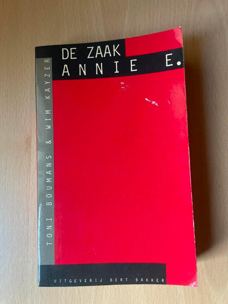 De Zaak Annie E. - Toni Boumans & Wim Kayzer, Boeken, Romans, Gelezen, Nederland, Ophalen of Verzenden