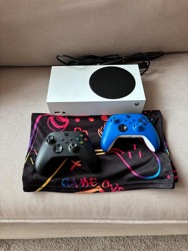 Xbox Series S met 2 controllers, Spelcomputers en Games, Spelcomputers | Xbox Series X en S, Gebruikt, Xbox Series S, Ophalen