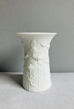 Biscuit vintage vaas Kaiser Martin Freyer wit bloemen relief, Ophalen of Verzenden