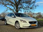 Volvo V40 1.6 D2 Momentum | Clima + Cruise + Navi nu € 5.2, Auto's, Volvo, Voorwielaandrijving, Euro 5, Gebruikt, Zwart