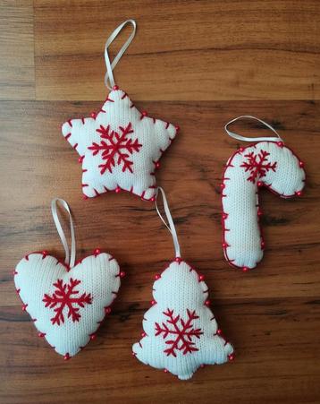 Gebreide folklore hangers, ornamenten, versiering, decoratie beschikbaar voor biedingen