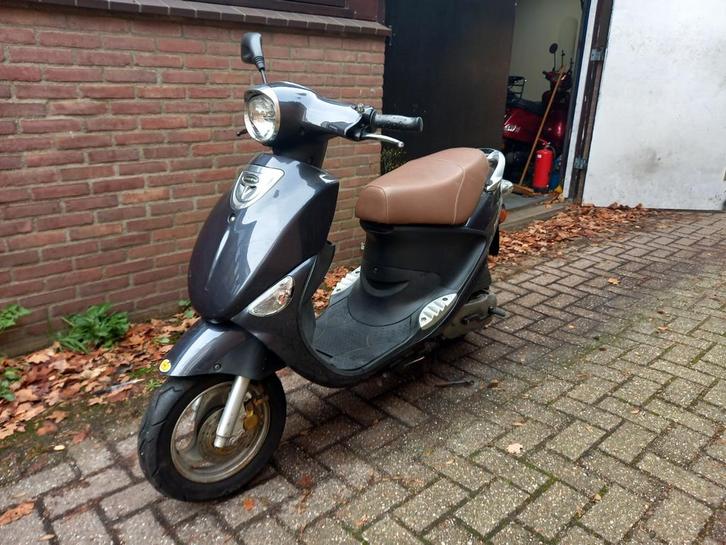 KOOPJE Beeline Papillon 2 takt Mio look, Fietsen en Brommers, Scooters | SYM, Gebruikt, Mio, Maximaal 25 km/u, Benzine, Ophalen