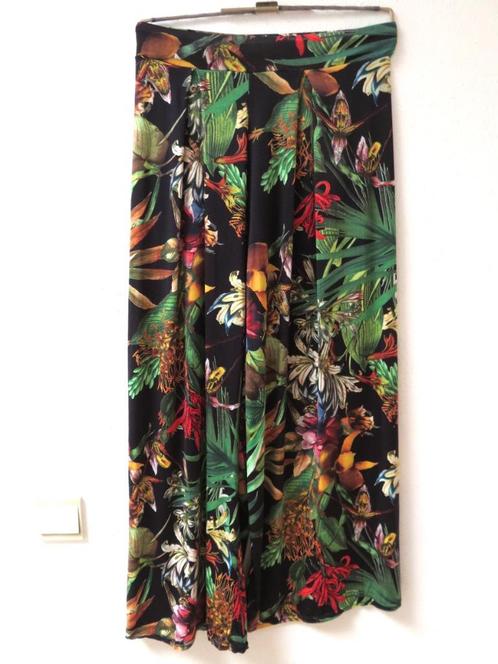 B89 MADE IN ITALY broek wijde pijpen zwart rood groen 38/40, Kleding | Dames, Broeken en Pantalons, Zo goed als nieuw, Maat 38/40 (M)