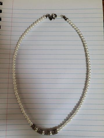 Parelketting met strass stenen beschikbaar voor biedingen