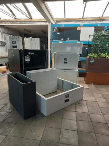  metalen plantenbakken voor buiten beschikbaar voor biedingen