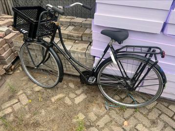 omafiets met mand beschikbaar voor biedingen